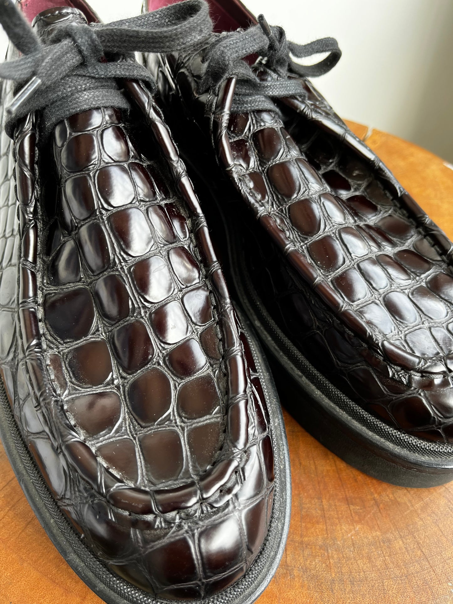 EMBOSSED PLATFORM LOAFER