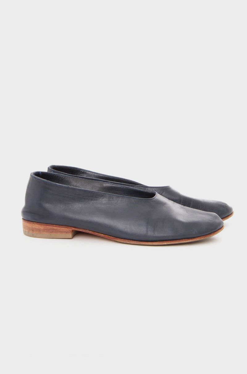 NAVY GLOVE SLIPPERS
