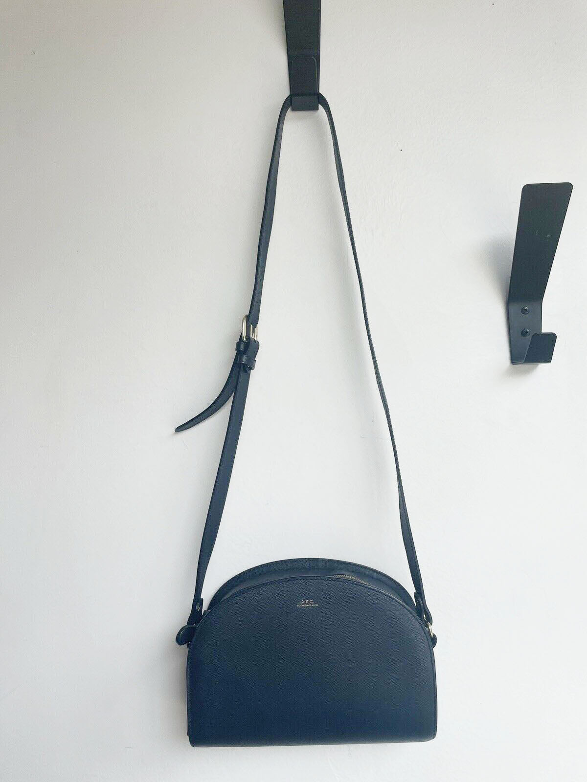 HALF MOON NAVY BAG