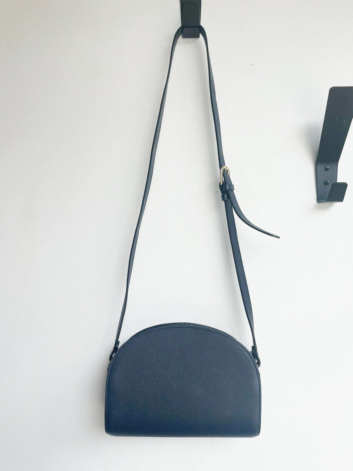 HALF MOON NAVY BAG