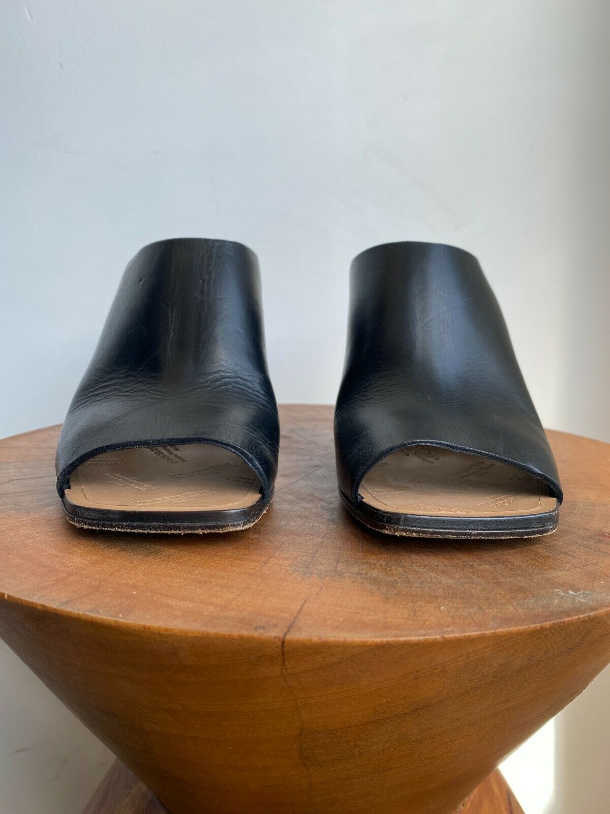 BLACK TABI HEEL