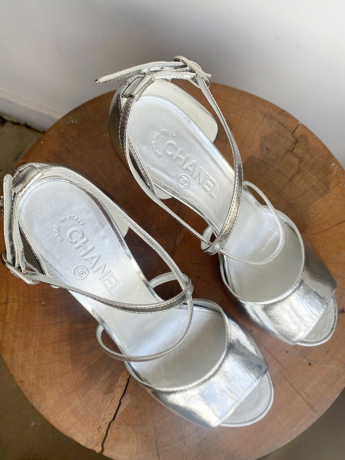 METALLIZED SILVER STRAPPY HEELS