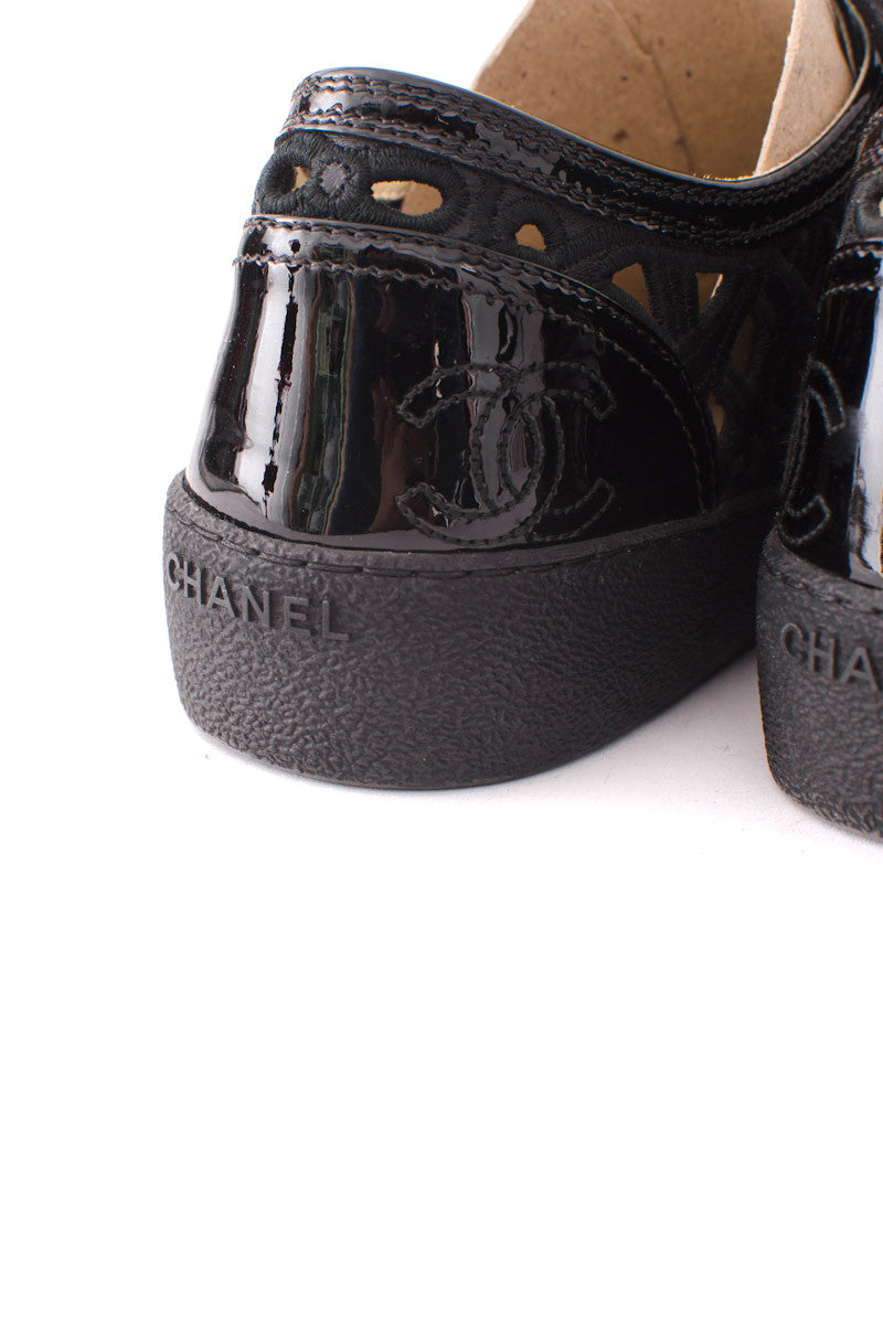 EMBROIDERED CUTOUT SNEAKERS