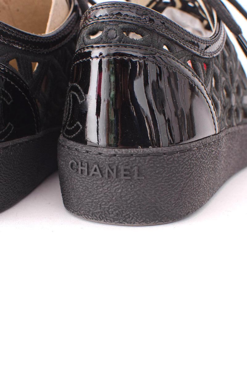 EMBROIDERED CUTOUT SNEAKERS