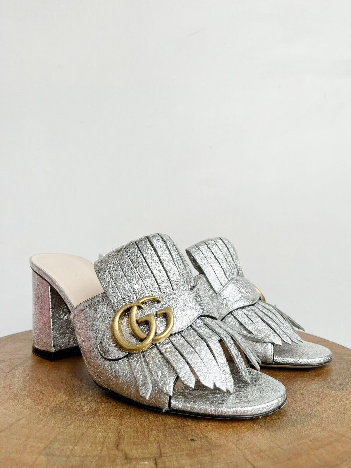 ★GUCCI★ 695202 MARMONT ミュール サンダル SILVER MARMONT MULE – Gift of Garb