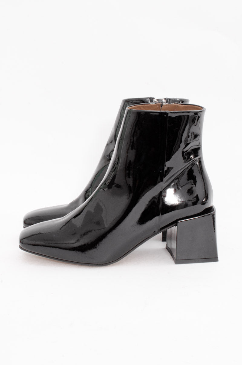LAZARO PATENT BOOT WITH TAGS