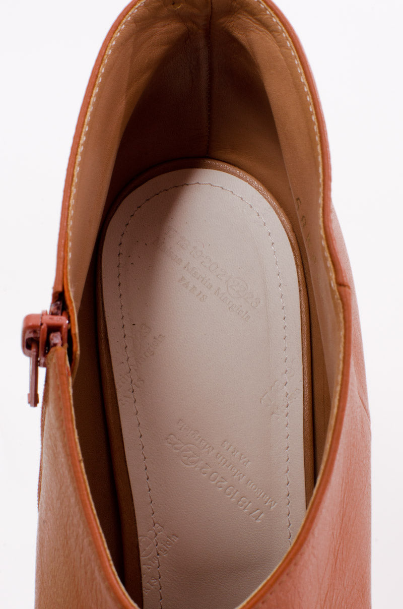 CURVED HEEL BOOTIES