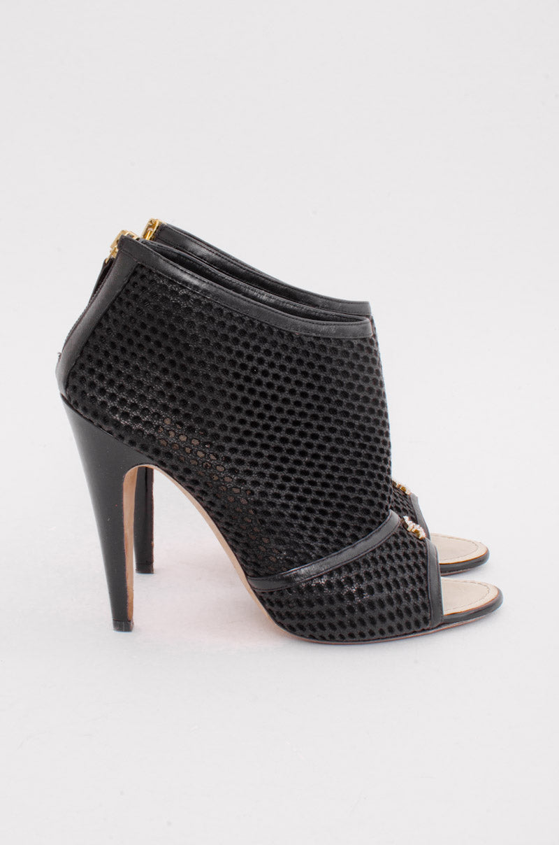 PERFORATED BOOTIES