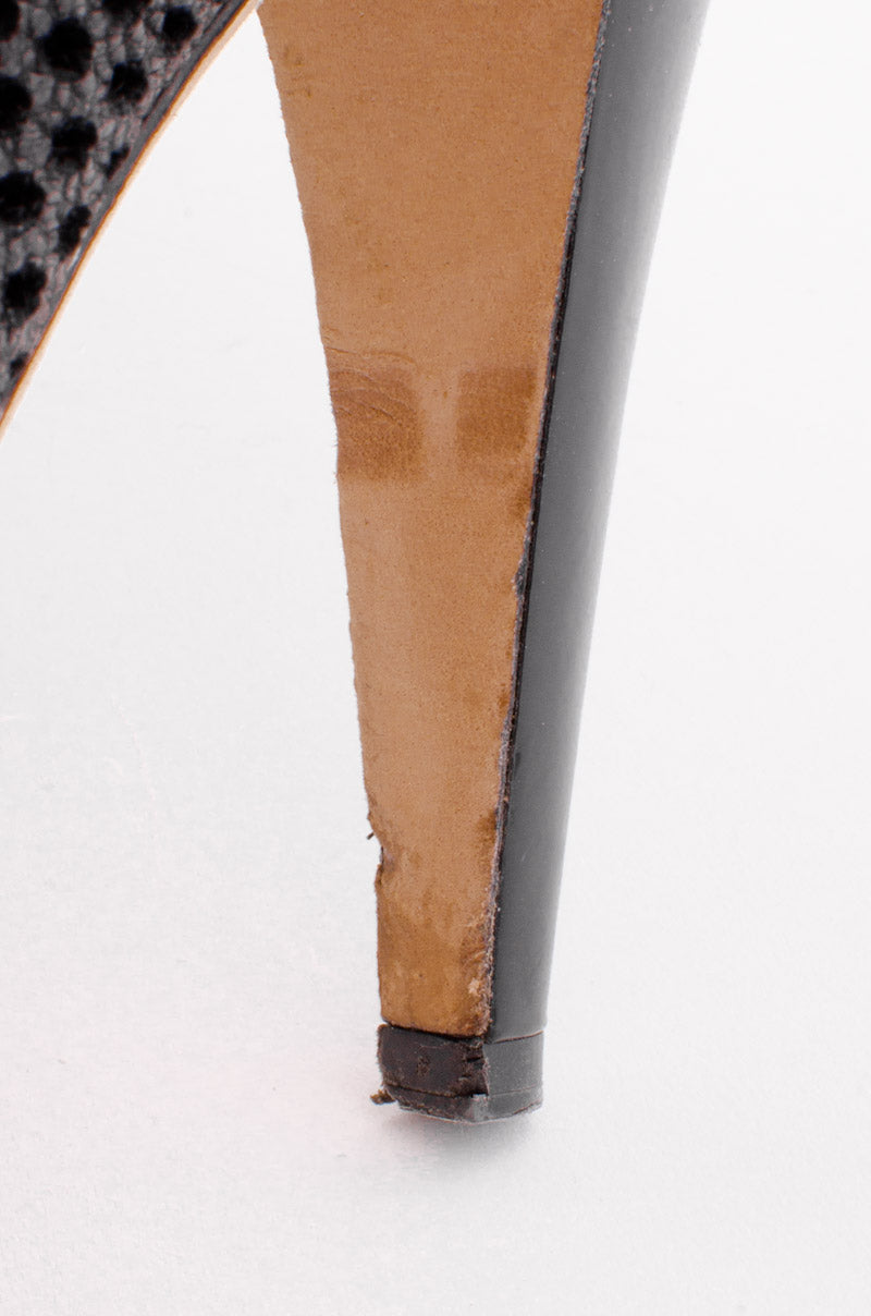 PERFORATED BOOTIES