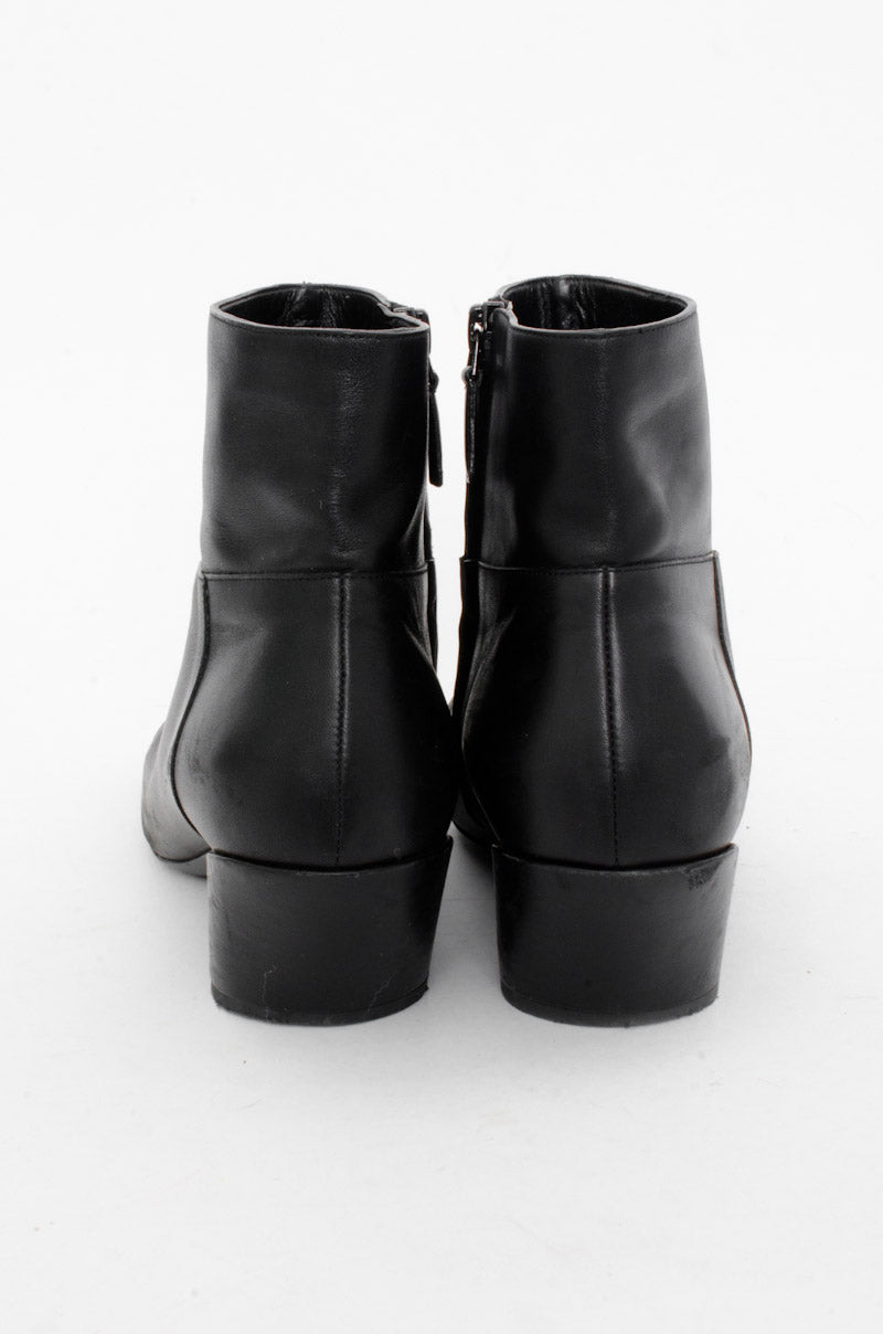 BROKEN HEEL BOOTIES