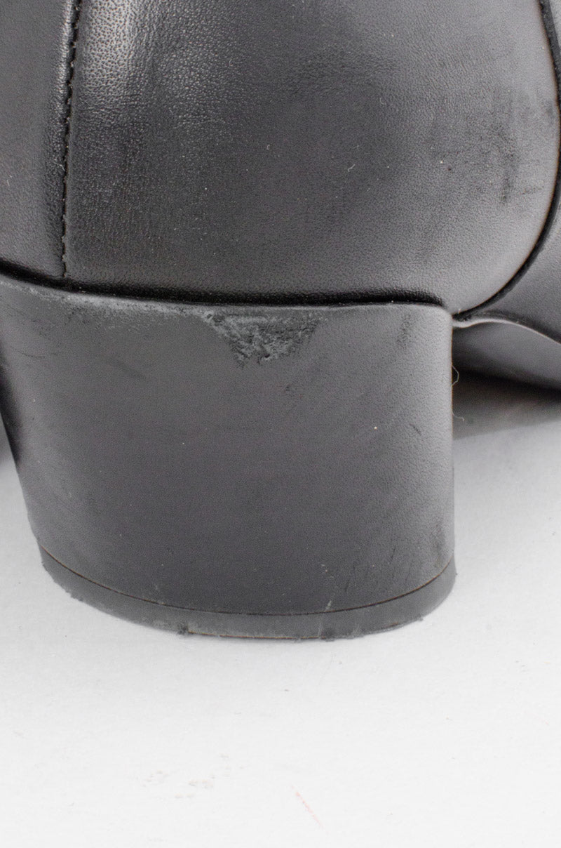BROKEN HEEL BOOTIES