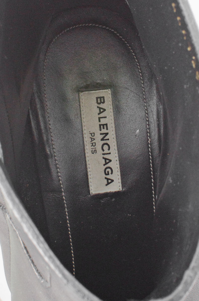 BROKEN HEEL BOOTIES