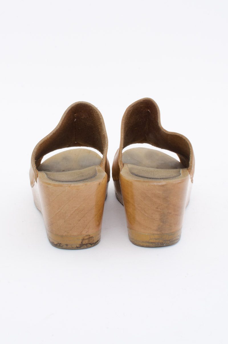 BEIGE PLATFORM SLIDES
