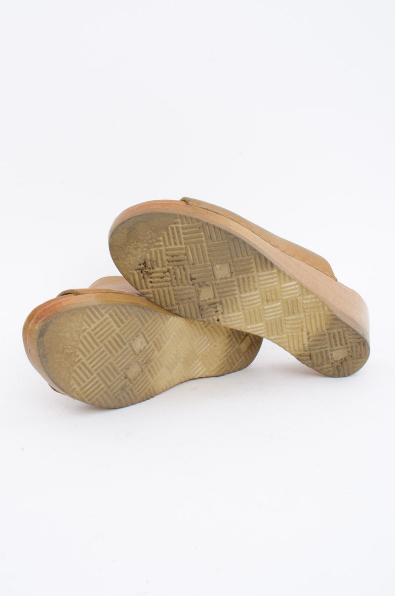 BEIGE PLATFORM SLIDES