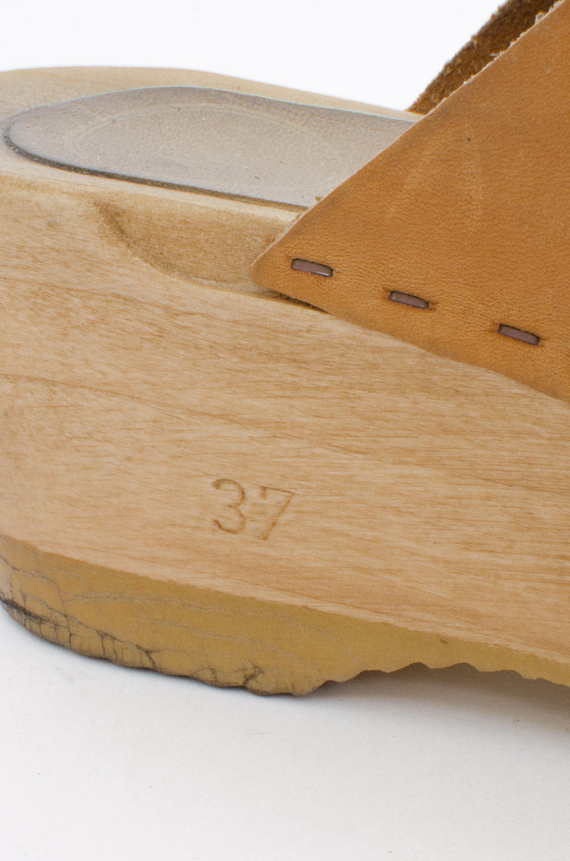 BEIGE PLATFORM SLIDES
