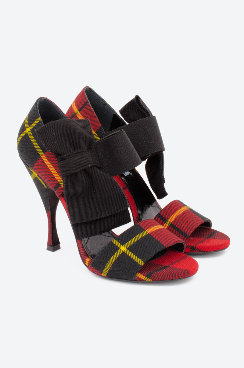 TARTAIN BOW PUMP WITH TAGS