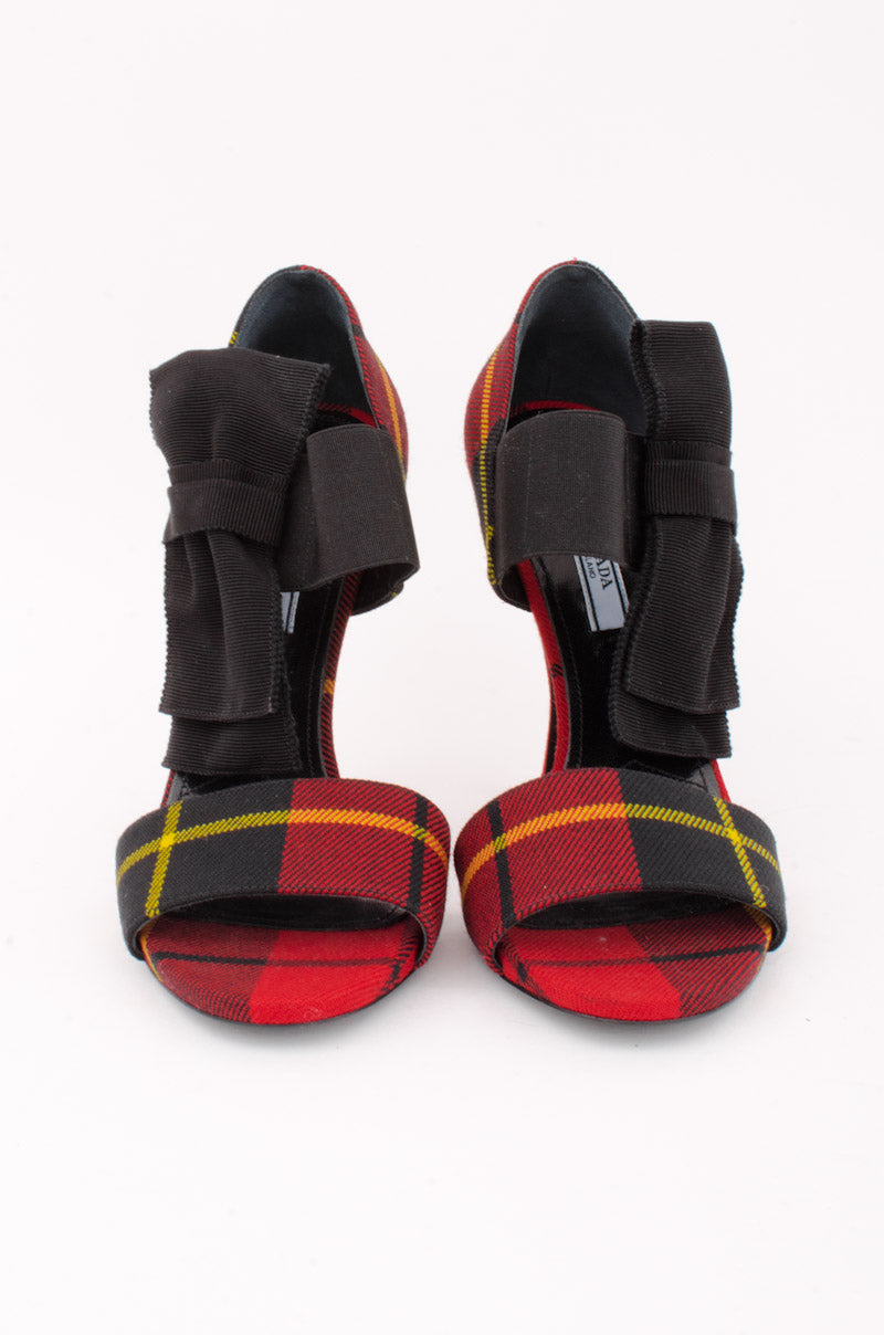 TARTAIN BOW PUMP WITH TAGS