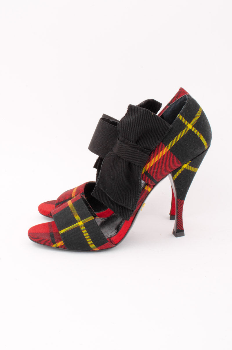 TARTAIN BOW PUMP WITH TAGS