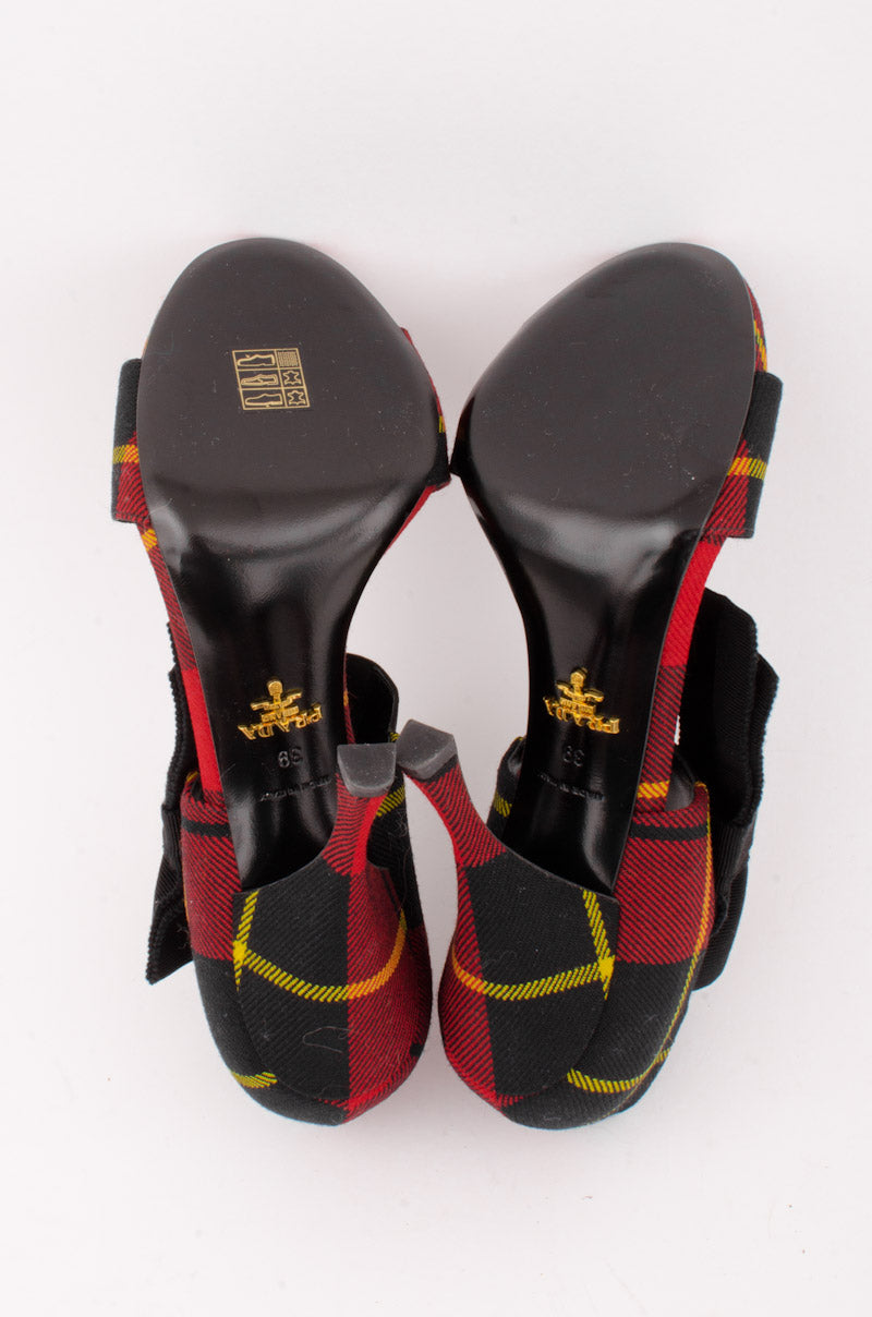 TARTAIN BOW PUMP WITH TAGS