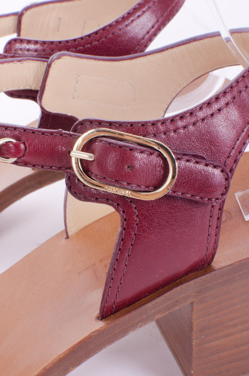 MAROON CHAIN SANDALS