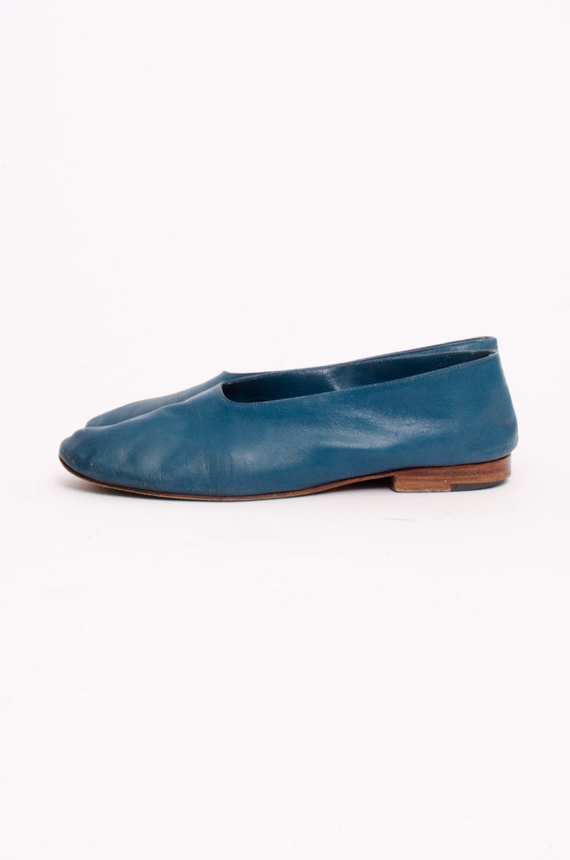 GLOVE SHOE