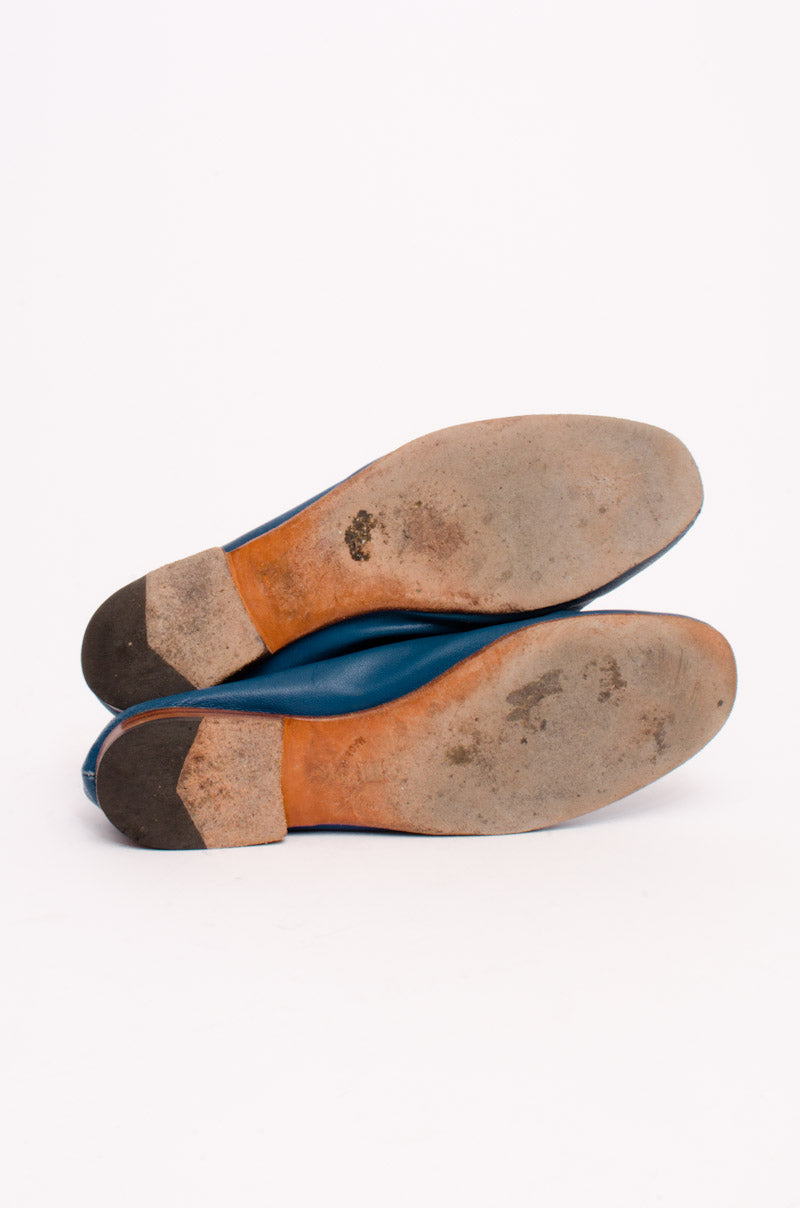 GLOVE SHOE