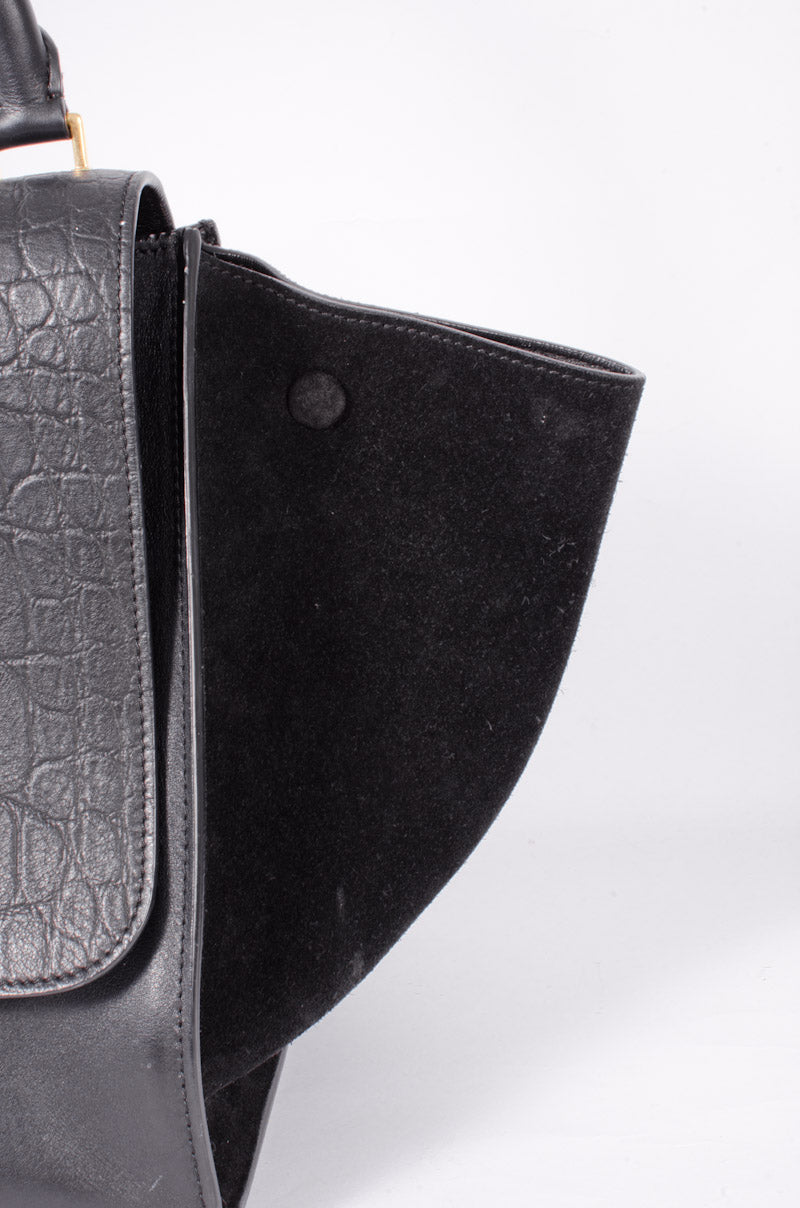EMBOSSED TRAPEZE BAG