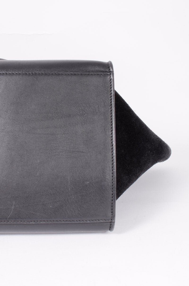 EMBOSSED TRAPEZE BAG