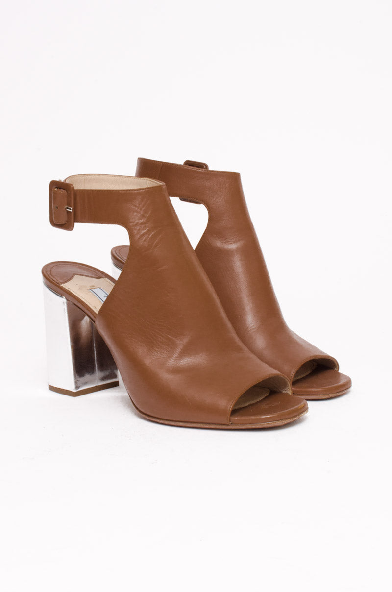SILVER HEEL PUMPS