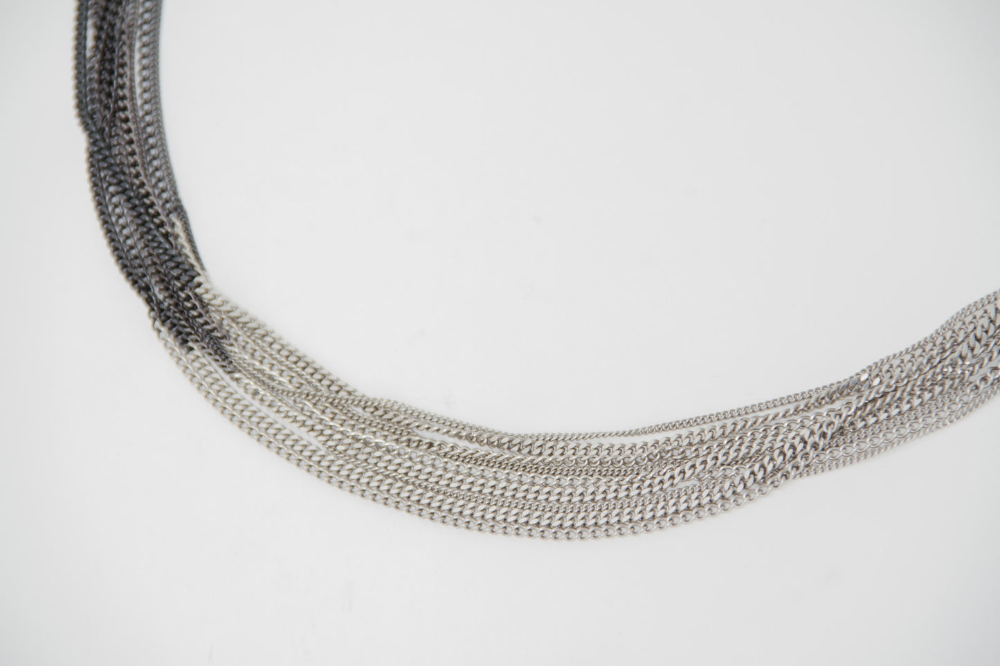 GRADIENT CHAIN NECKLACE