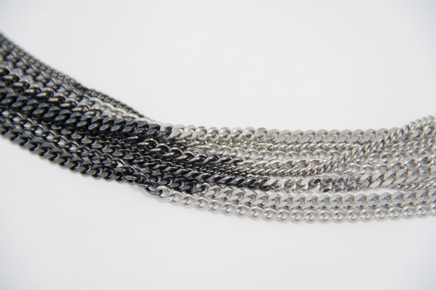 GRADIENT CHAIN NECKLACE