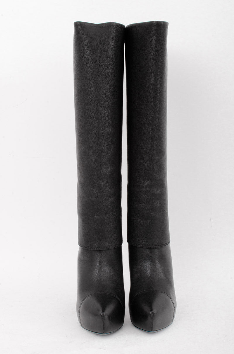 QUEEN KNEE HIGH BOOT WITH TAGS
