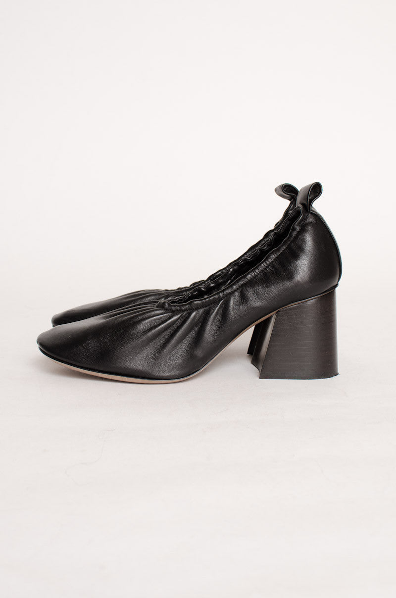 BALLERINA BLACK HEELS