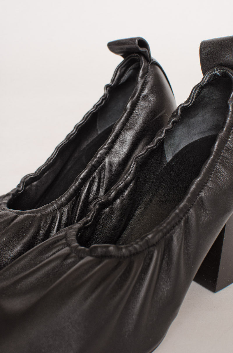 BALLERINA BLACK HEELS
