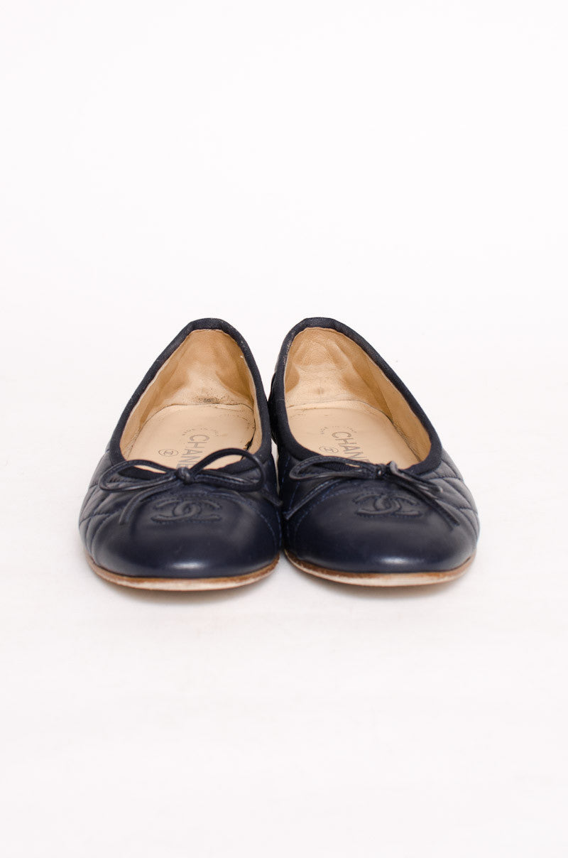 NAVY QUILTED FLATS