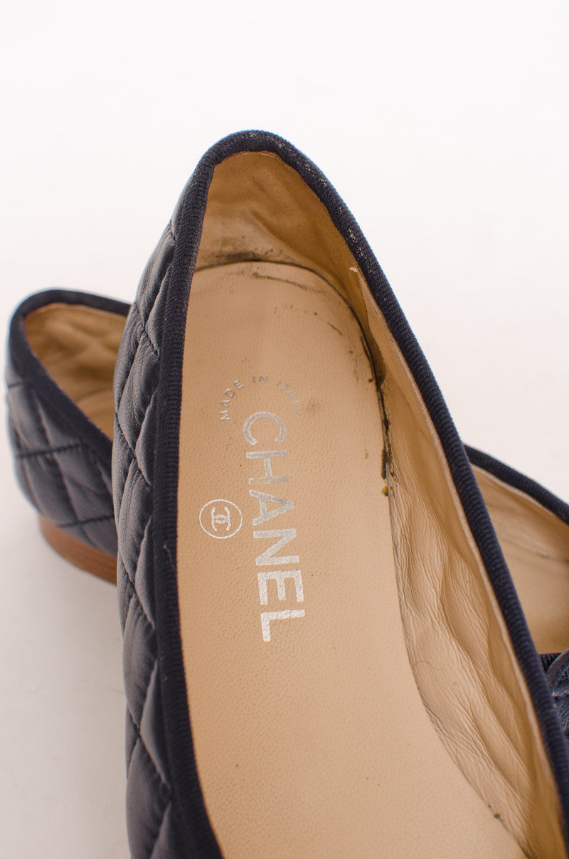 NAVY QUILTED FLATS