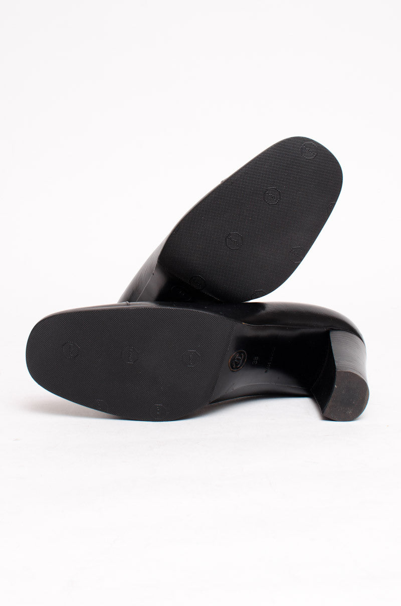 VINTAGE SQUARE TOE PUMPS