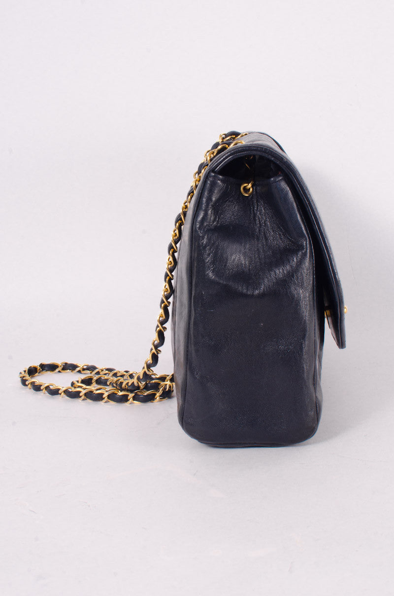 VINTAGE NAVY CHAIN PURSE