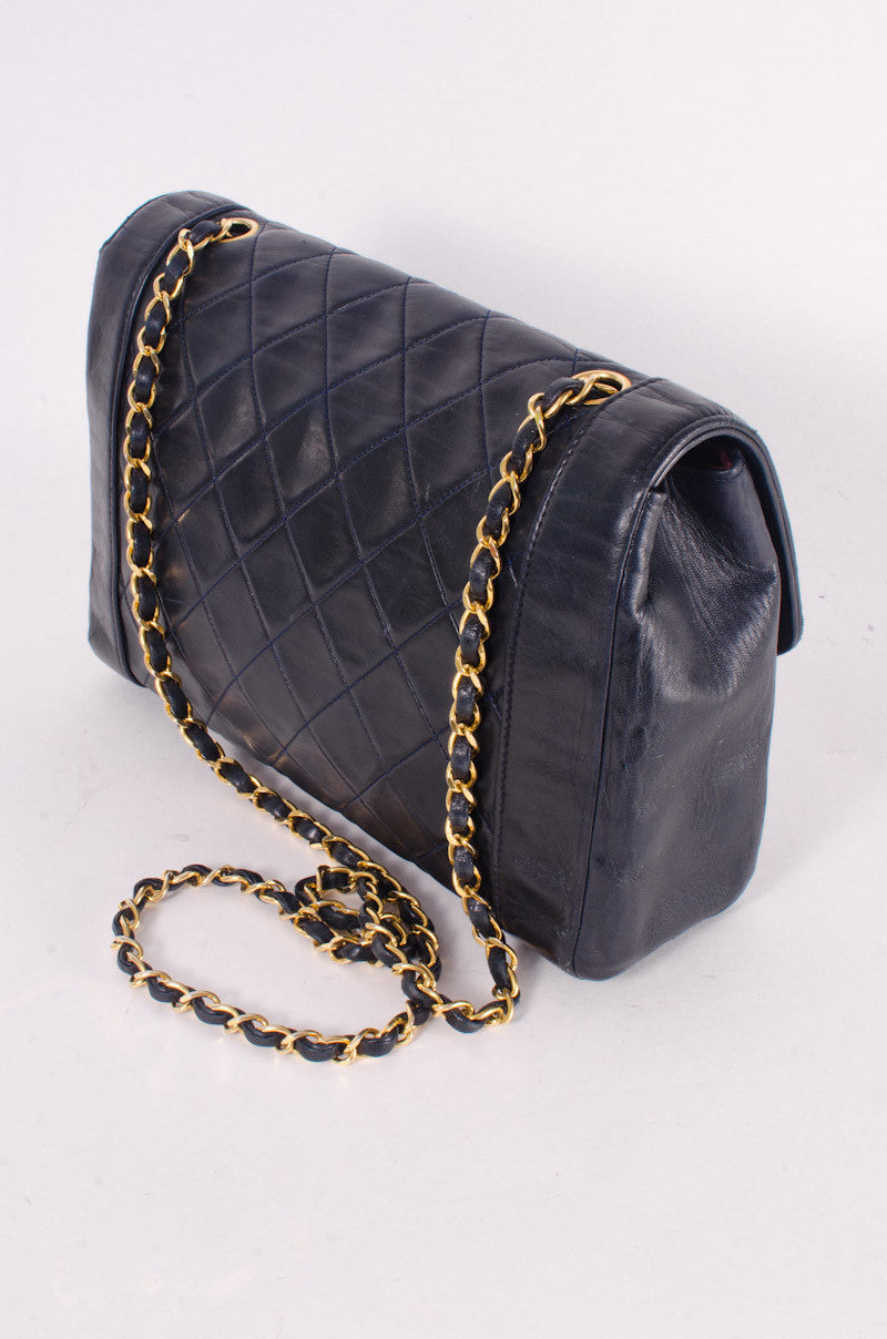 VINTAGE NAVY CHAIN PURSE