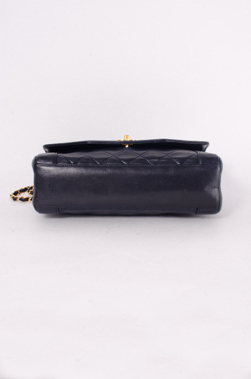 VINTAGE NAVY CHAIN PURSE
