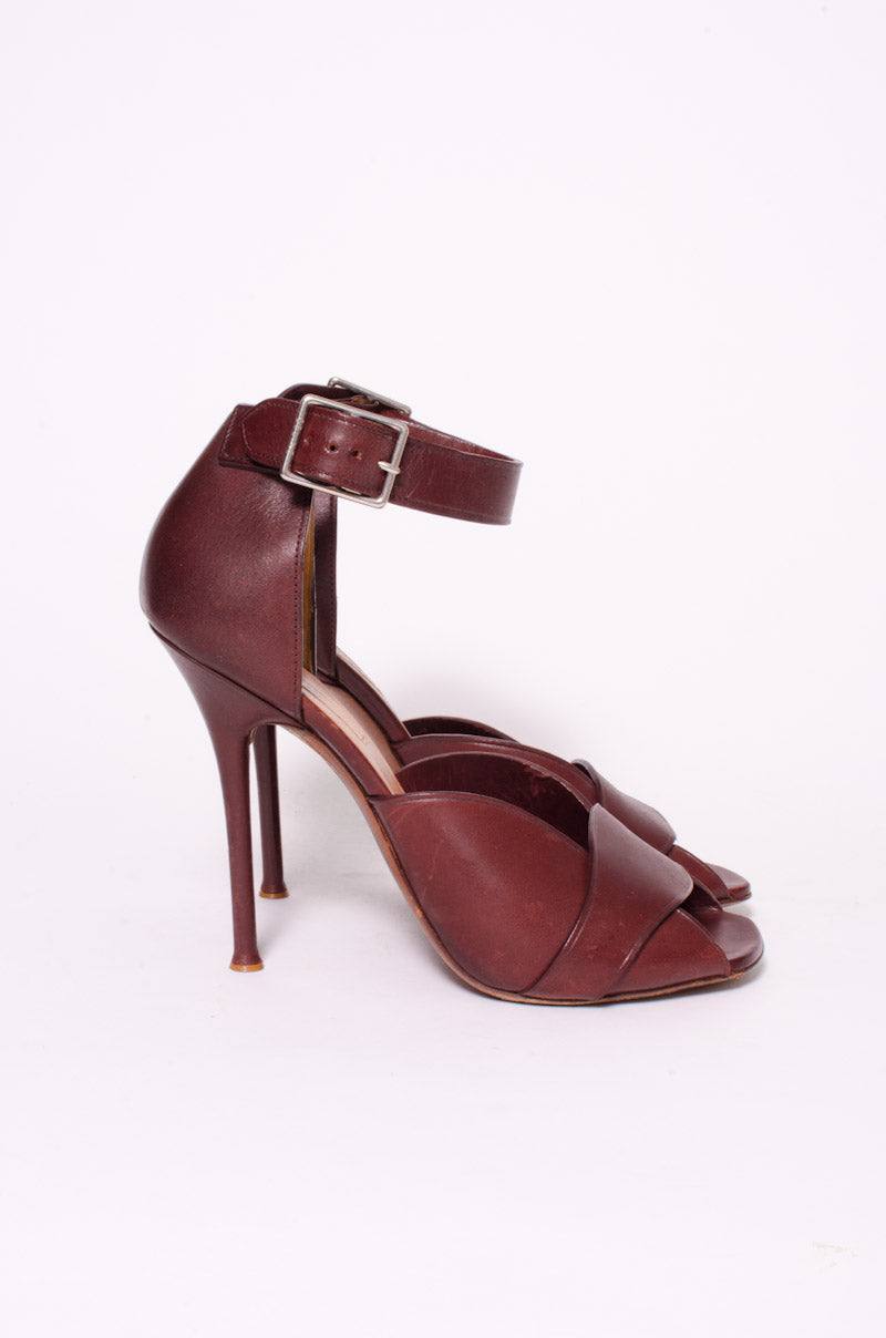 MAROON HEELS