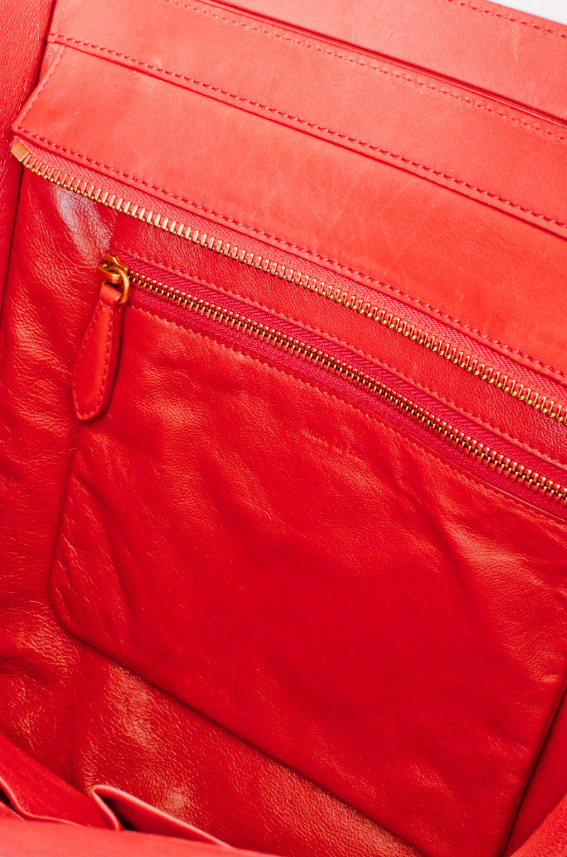 LUGGAGE TOTE