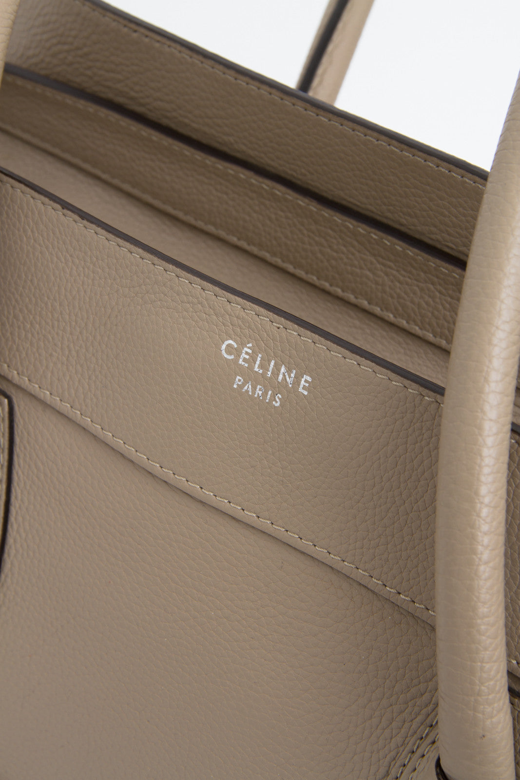 LUGGAGE TOTE IN DUNE