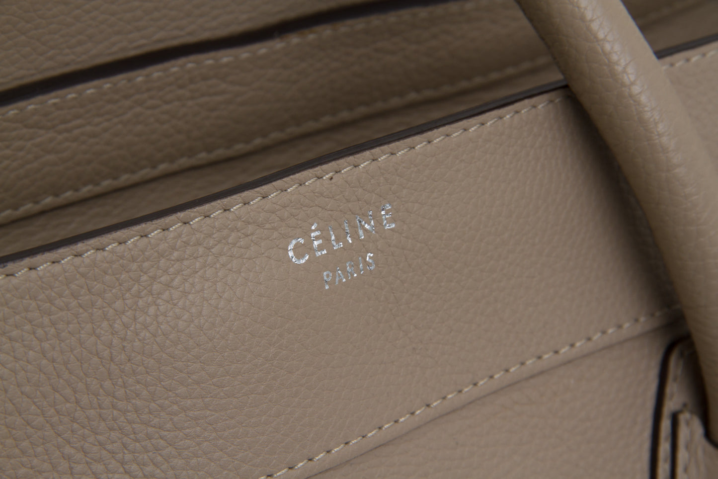 LUGGAGE TOTE IN DUNE