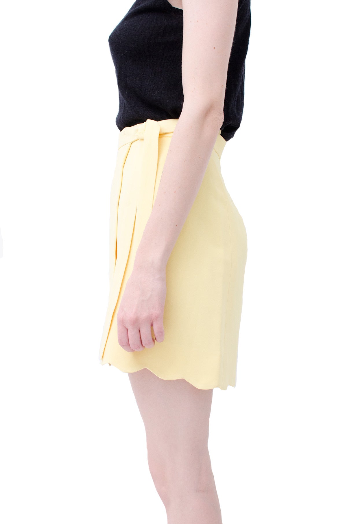 YELLOW SCALLOPED MINI SKIRT