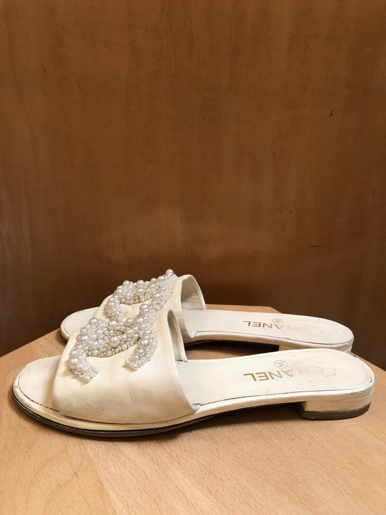 CHANEL 2019 Ivory White Leather Beaded Pearl CC Logo Flat Slide Sandals 38.5