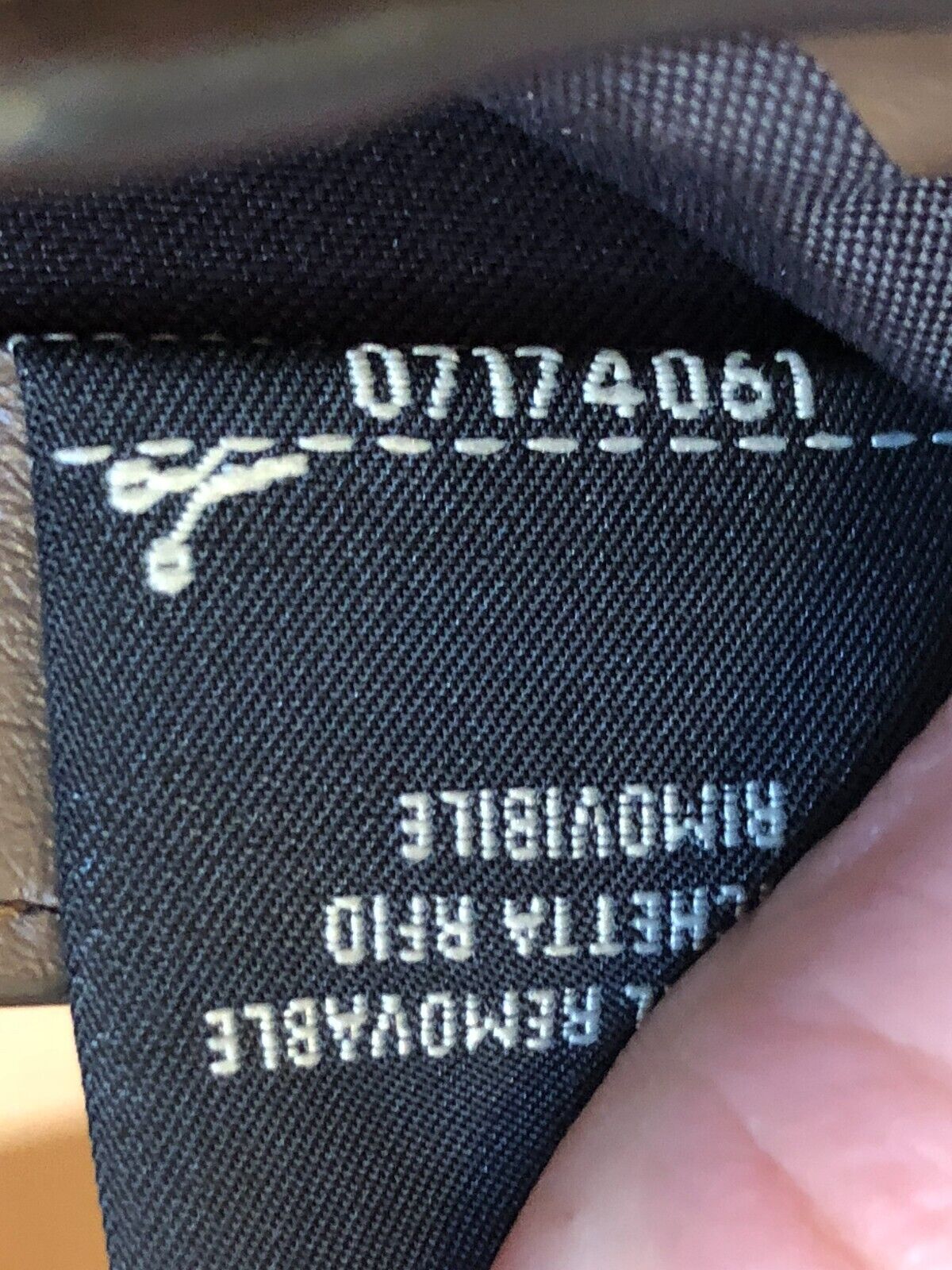 5561385