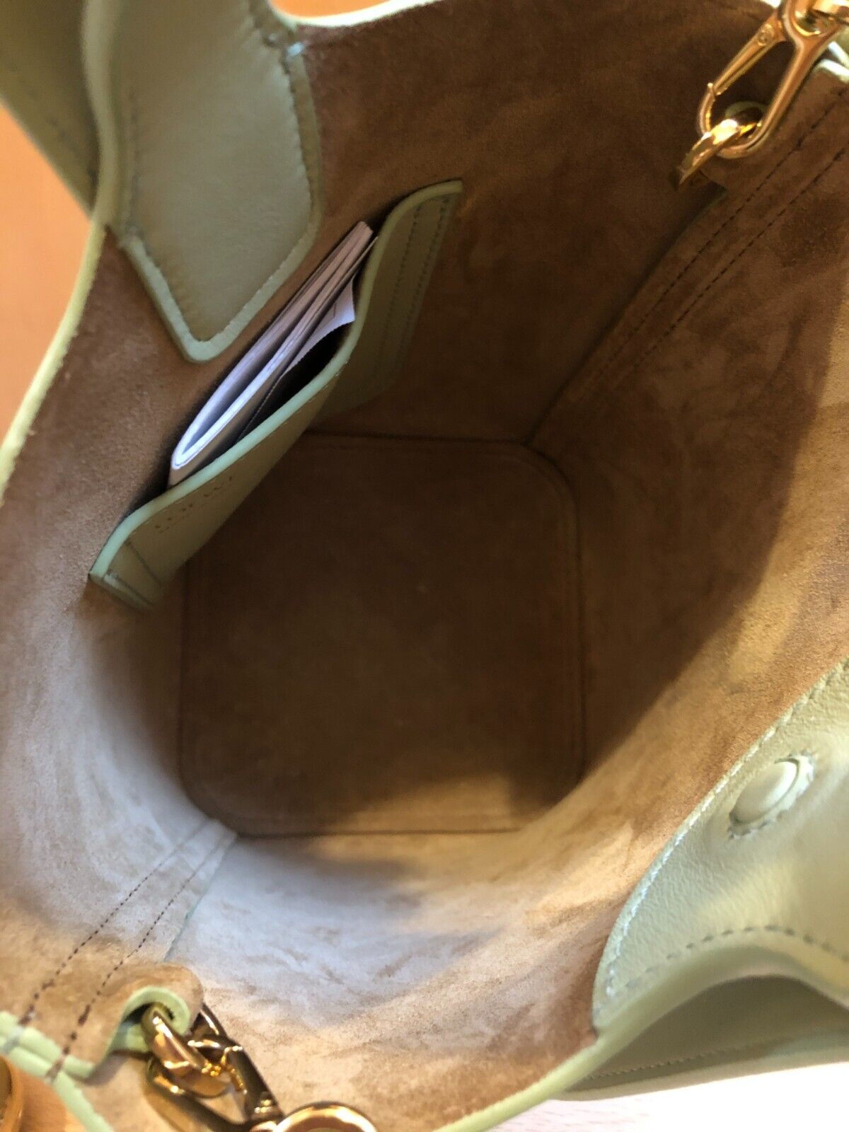 5656011