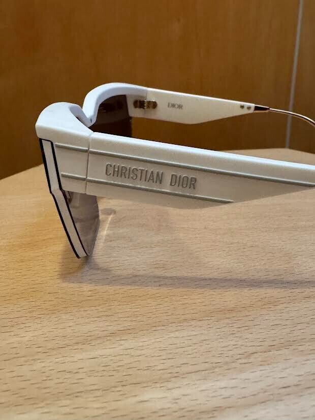 5667870