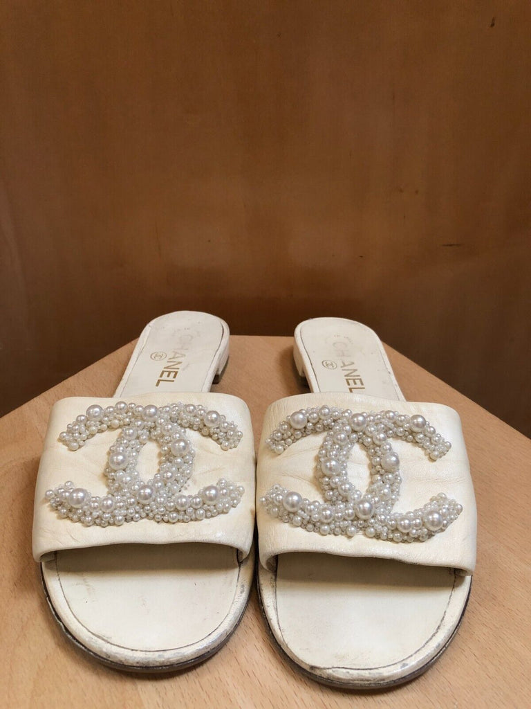 CHANEL 2019 Ivory White Leather Beaded Pearl CC Logo Flat Slide Sandals 38.5